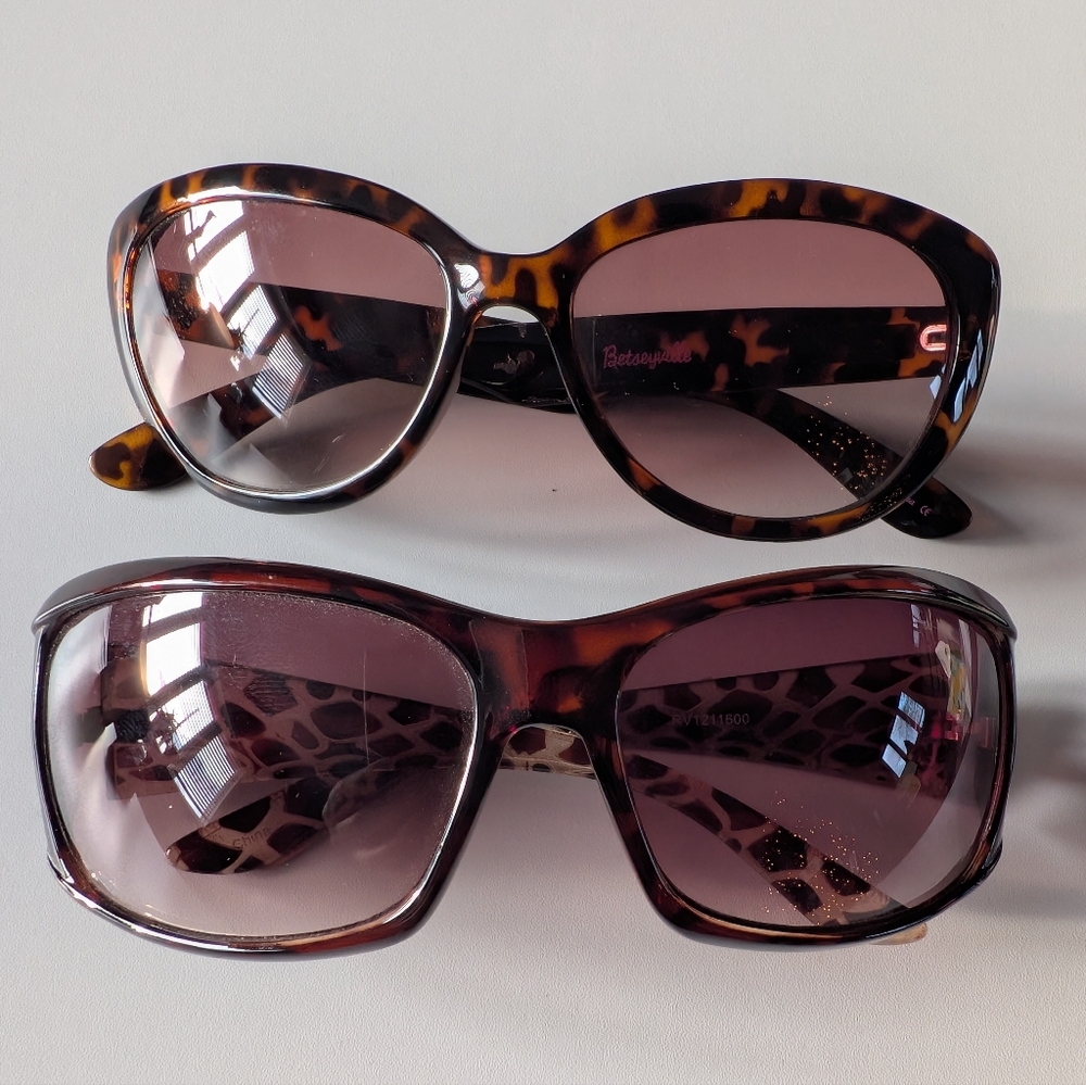 Set of Brown sunglasses